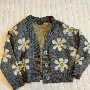 Tahari grey daisy chunky cardigan size s
